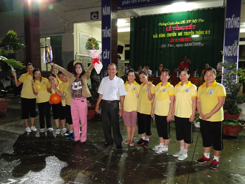 Bóng chuyền hơi truyền thống 08/3 lần thứ VI năm 2017.